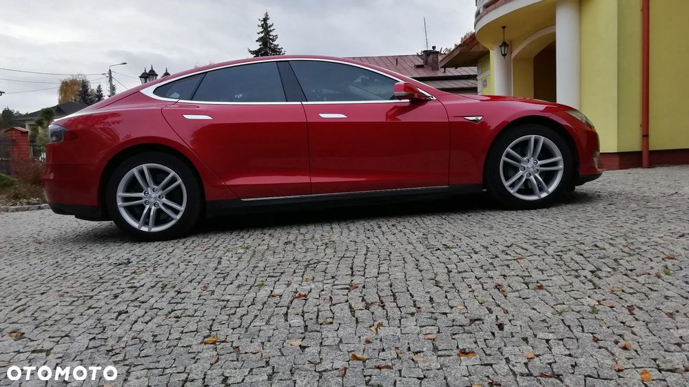 Tesla Model S 85 - 8