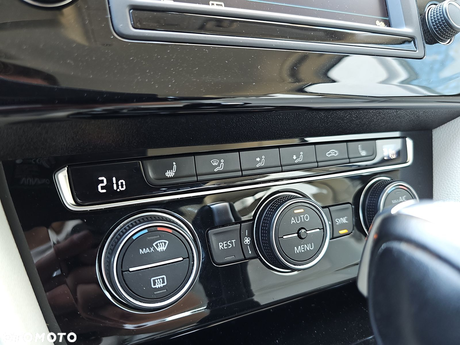 Volkswagen Passat - 24
