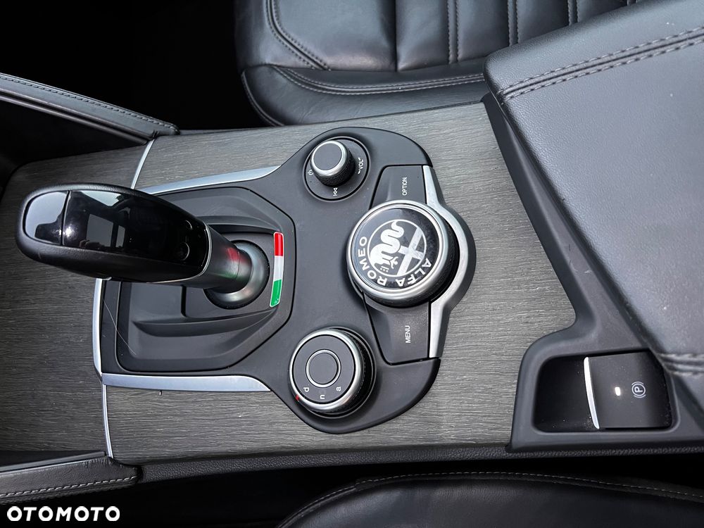 Alfa Romeo Stelvio 2.0 Turbo 16V AT8-Q4 Competizione - 32