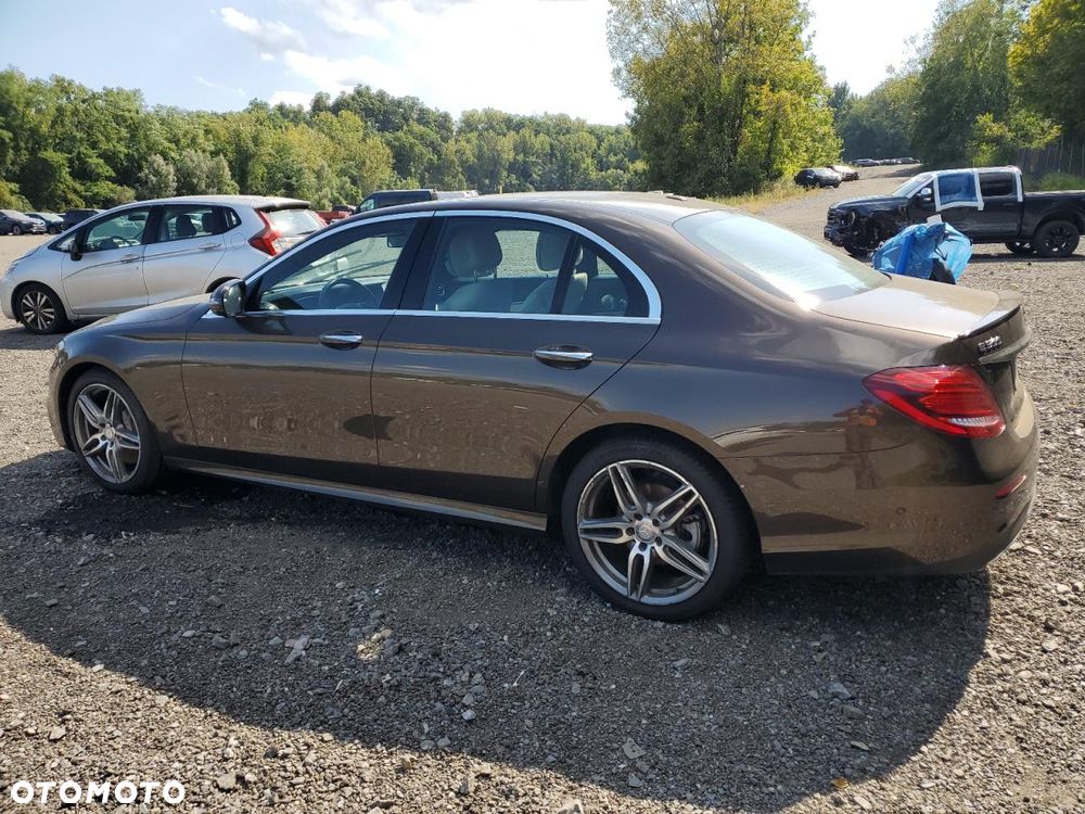 Mercedes-Benz Klasa E 300 9G-TRONIC Exclusive - 3