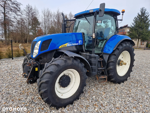 New Holland T7050