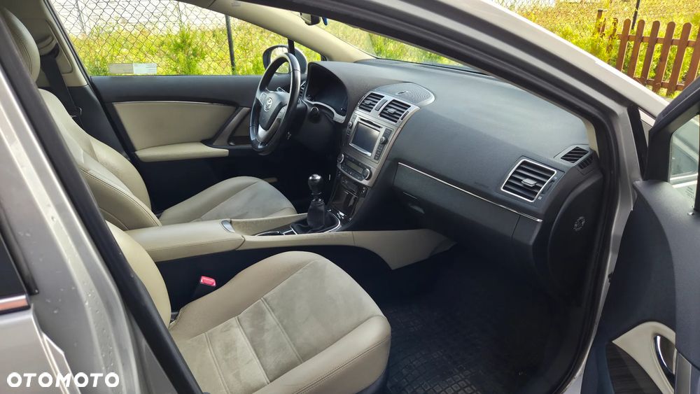 Toyota Avensis 1.8 Sol plus NAVI - 9