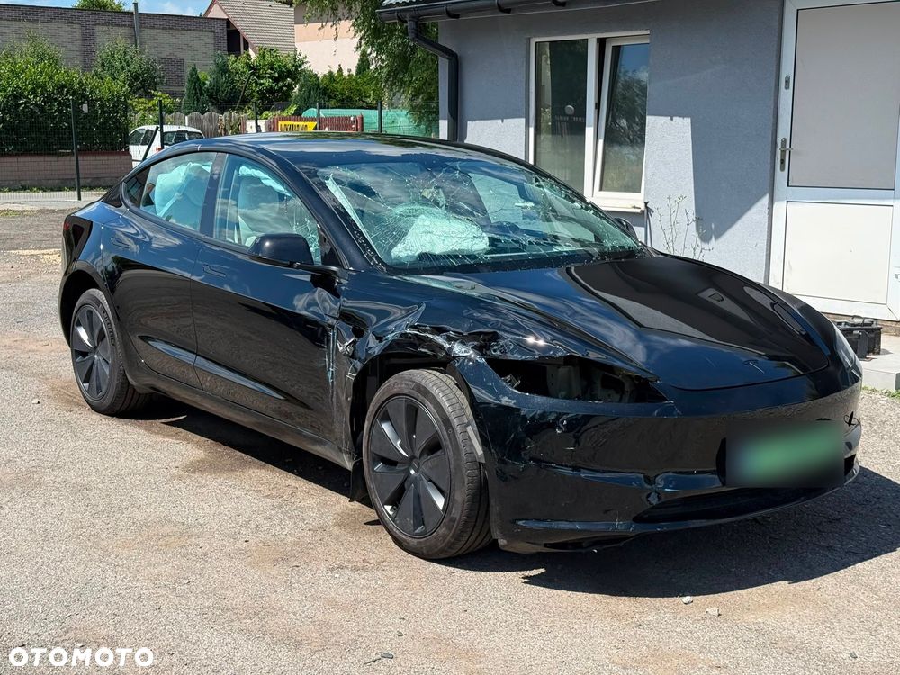 Tesla Model 3 - 3