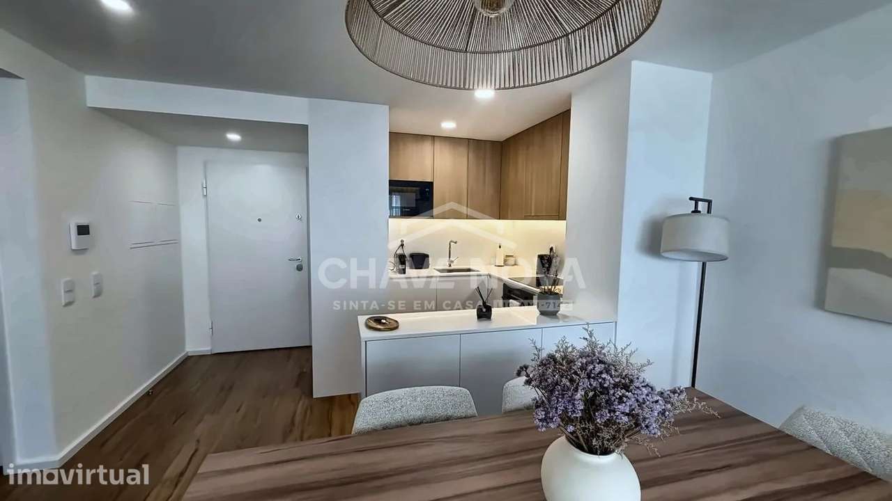 T2 Como Novo c/ Lugar de Garagem e Arrumo em Santa Marinha (Candal) - Grande imagem: 3/32