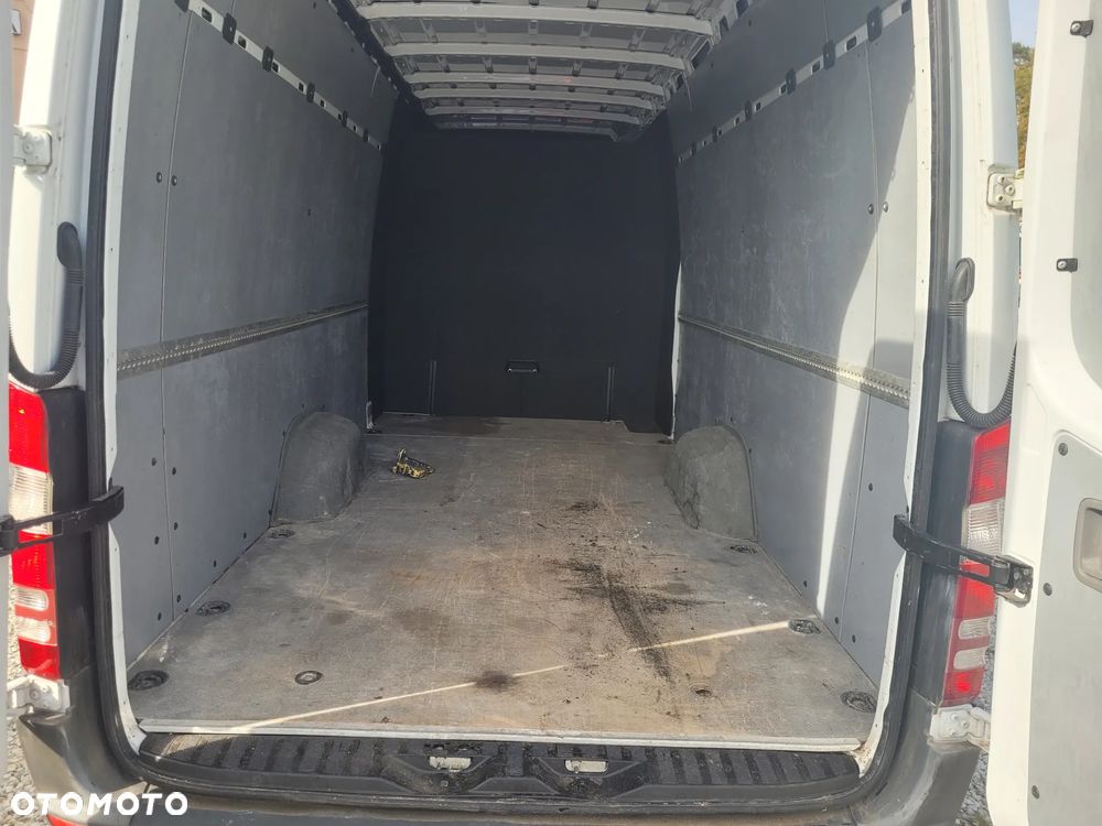 Mercedes-Benz Sprinter - 28