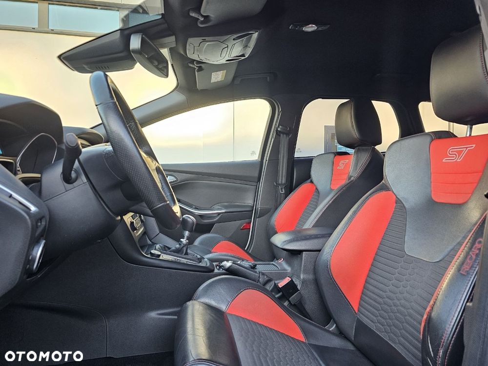 Ford Focus 2.0 EcoBoost ST mit Leder-Sport-Paket - 25
