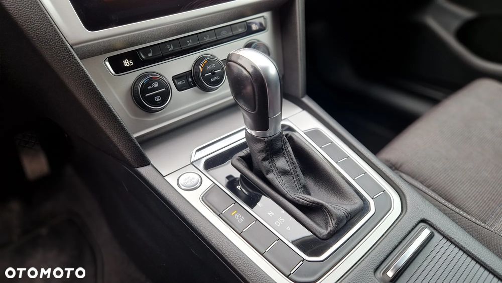 Volkswagen Passat - 31