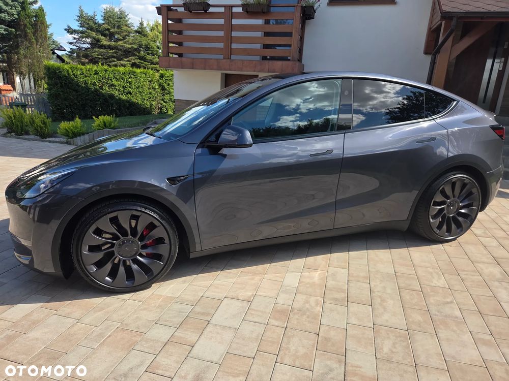 Tesla Model Y Performance AWD - 8