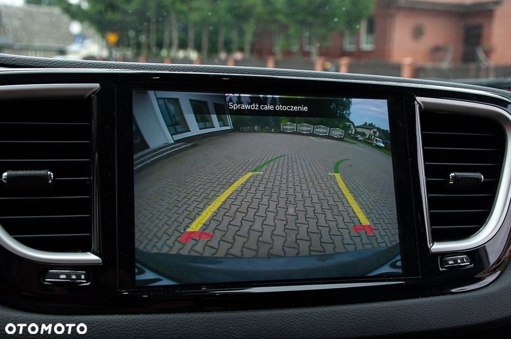 Chrysler Pacifica - 26