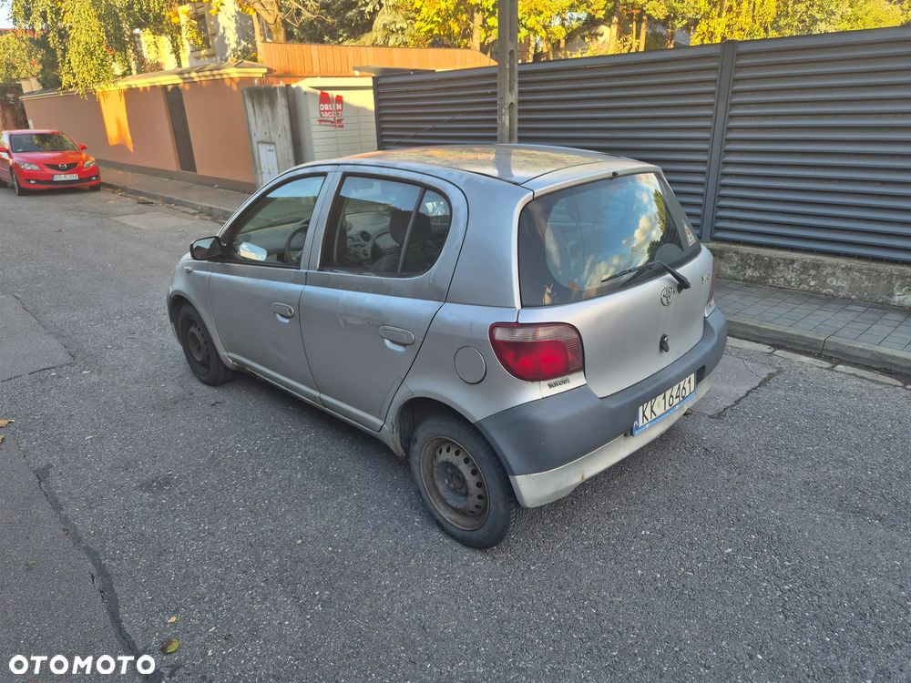 Toyota Yaris 1.0 Base - 4