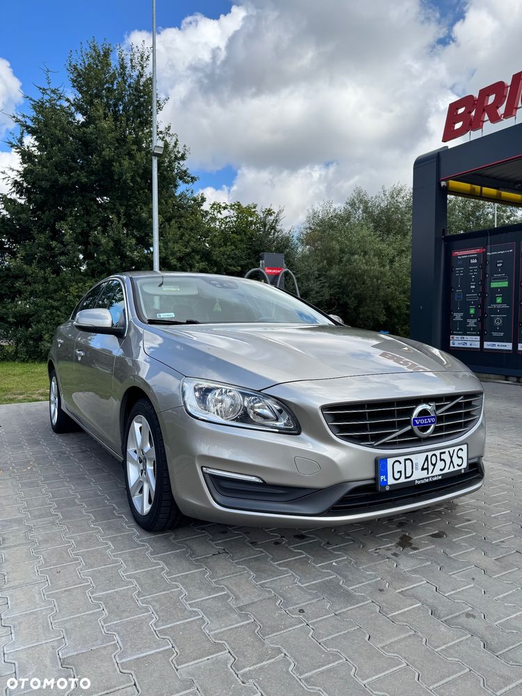 Volvo S60 T3 Momentum - 1
