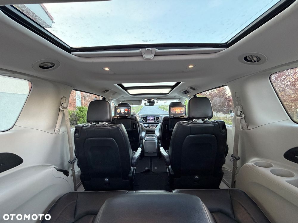 Chrysler Pacifica - 11