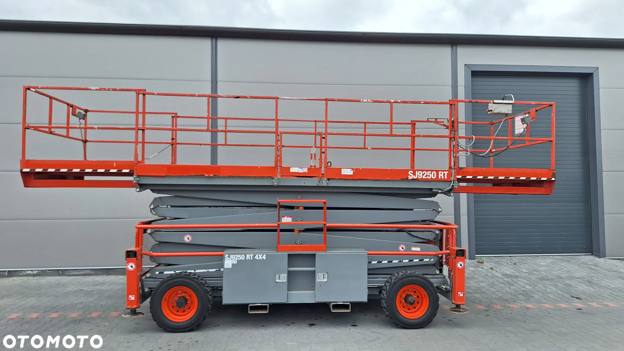 Skyjack SJ9250 Podest Podnośnik Nożycowy Terenowy Spalinowy 4x4 - 2