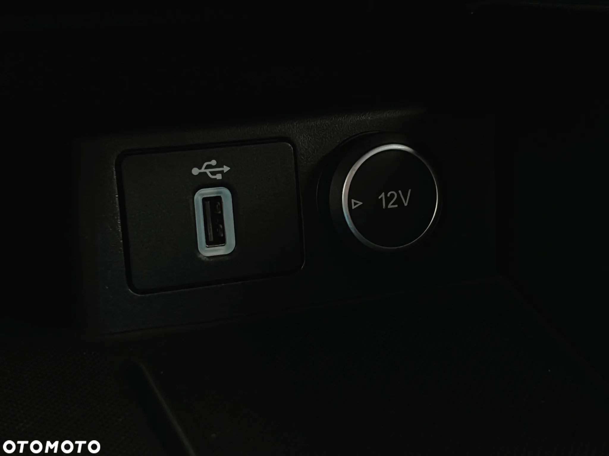Ford Focus Turnier 1.5 EcoBlue Start-Stopp-System TITANIUM - 38