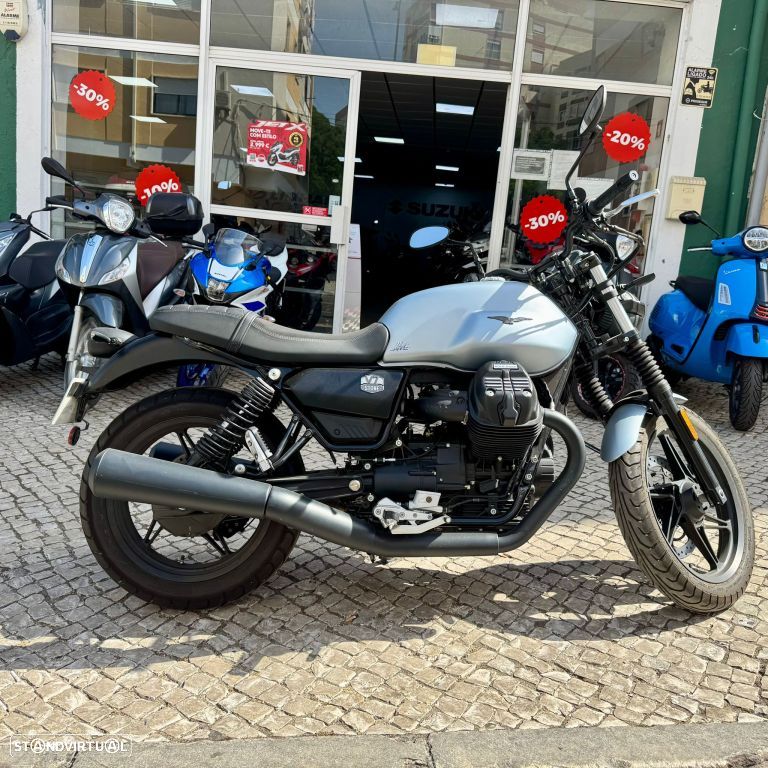 Moto Guzzi V7 Stone - 15
