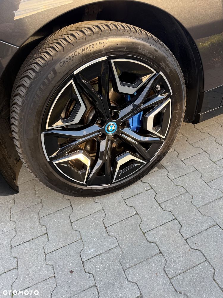 BMW iX - 16
