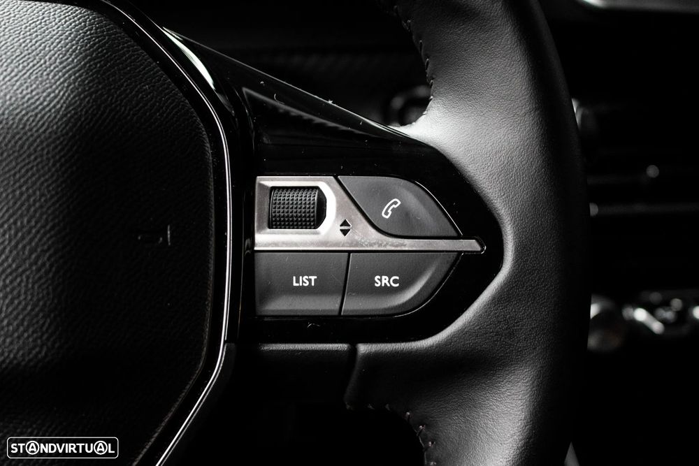 Peugeot e-208 Allure - 14