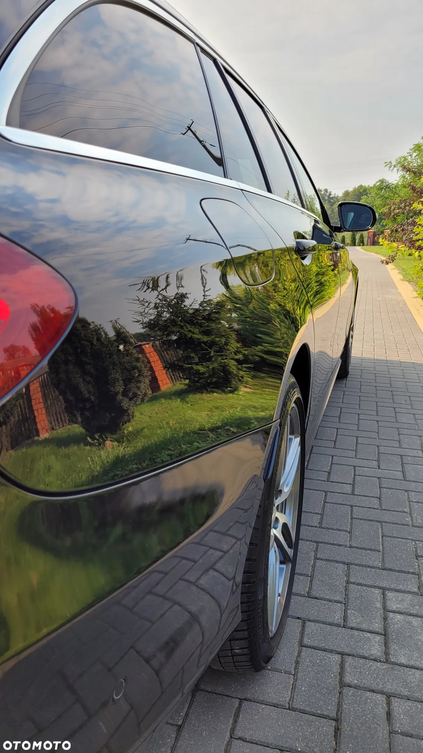 Mercedes-Benz Klasa E 220 d 4-Matic 9G-TRONIC - 3