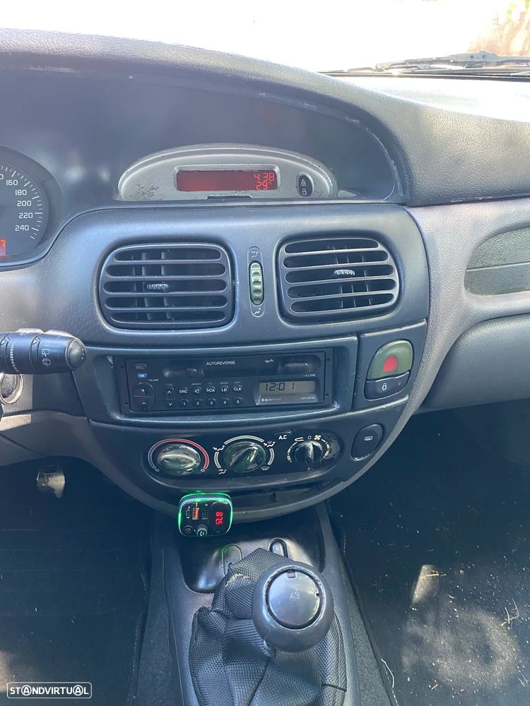 Renault Mégane 1.4 16V Sport AC - 8