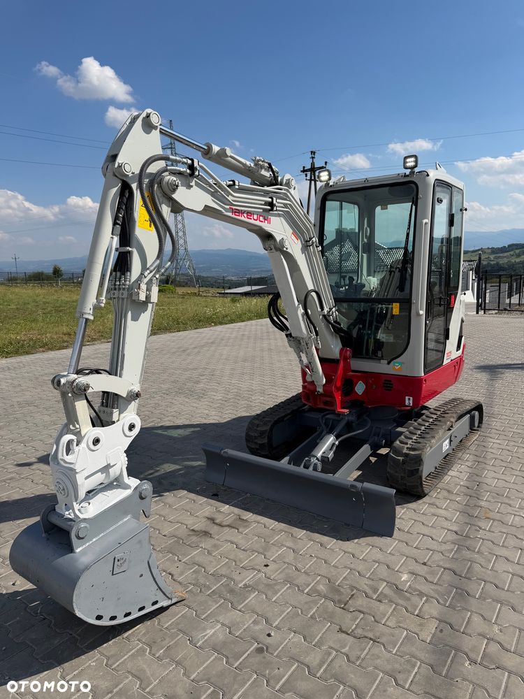 Takeuchi Tb225 - 12