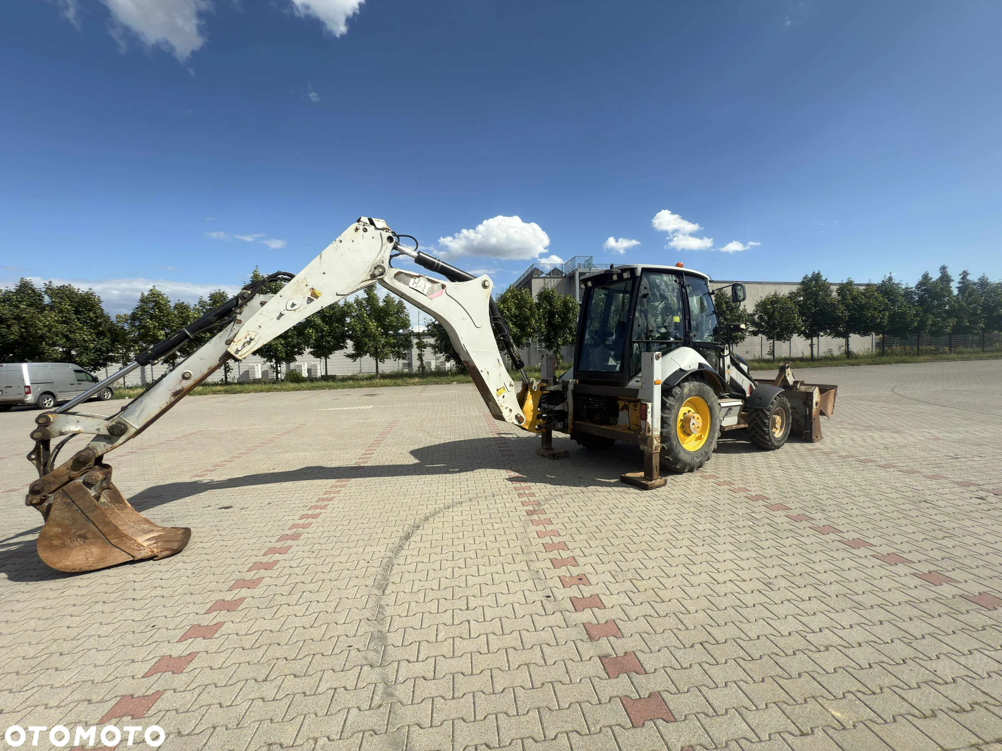 Caterpillar 442E - 12