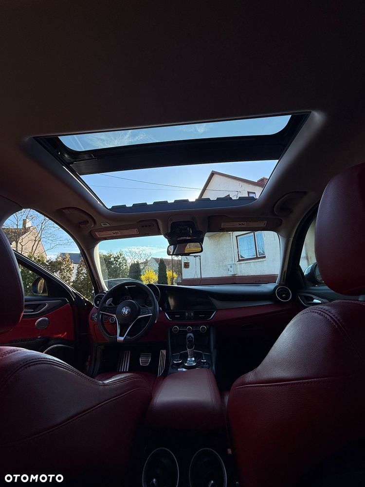 Alfa Romeo Giulia 2.0 Turbo 16V AT8-Q4 Veloce Ti - 8