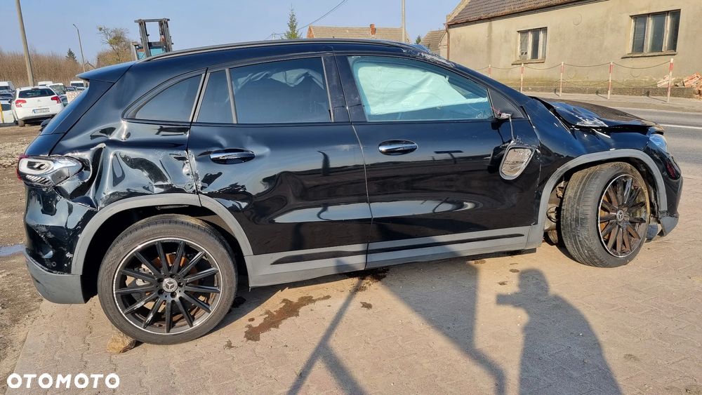 Mercedes-Benz GLA 200 d 4Matic 8G-DCT AMG Line - 3