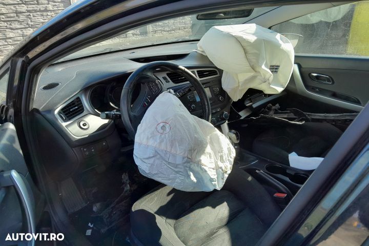 Dezmembrez Kia Ceed 2 [2012 - 2015] Hatchback 5-usi 1.4 CRDi MT (90 h - 5