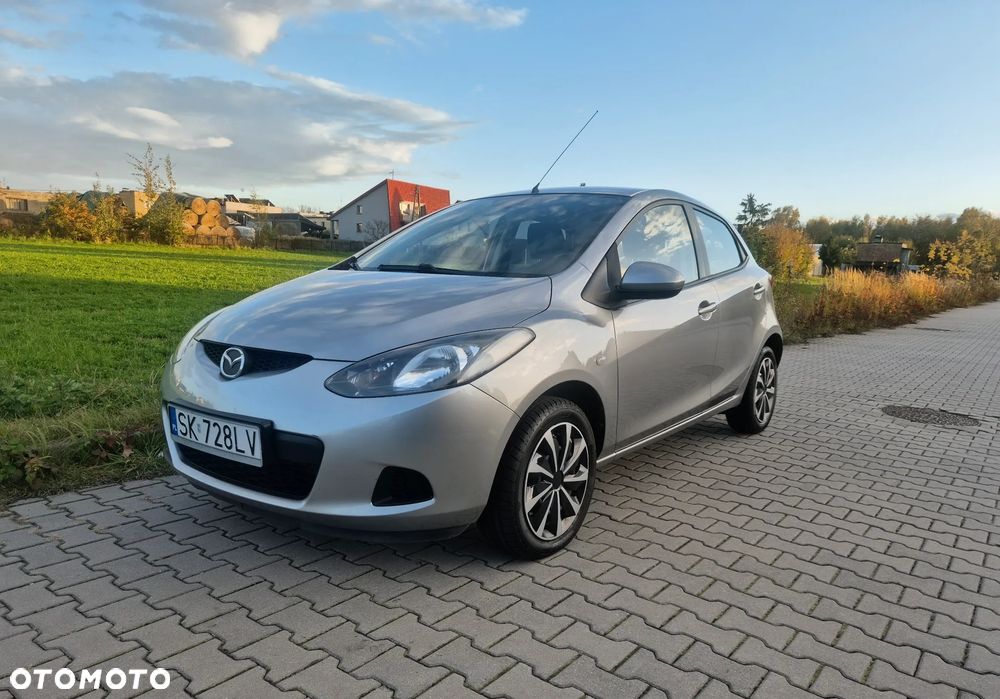 Mazda 2 2009 photo 2