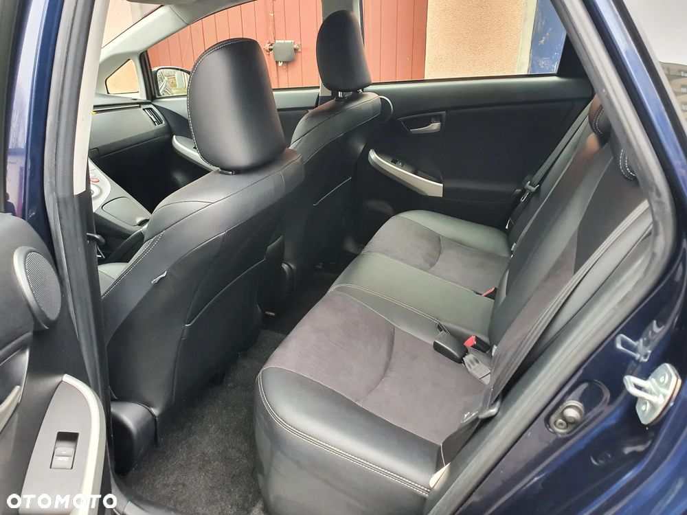 Toyota Prius (Hybrid) - 14