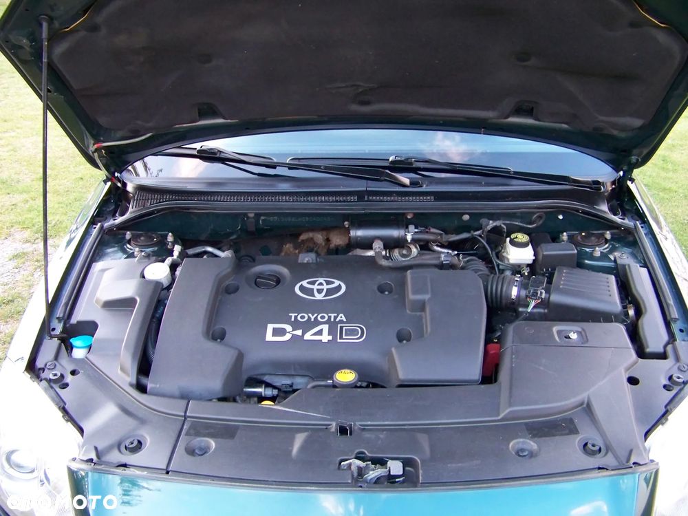 Toyota Avensis 2.0 D-4D - 25
