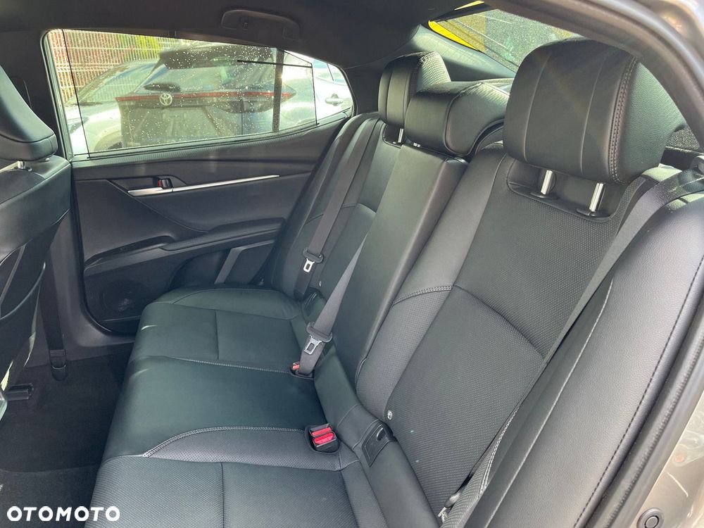 Toyota Camry - 31