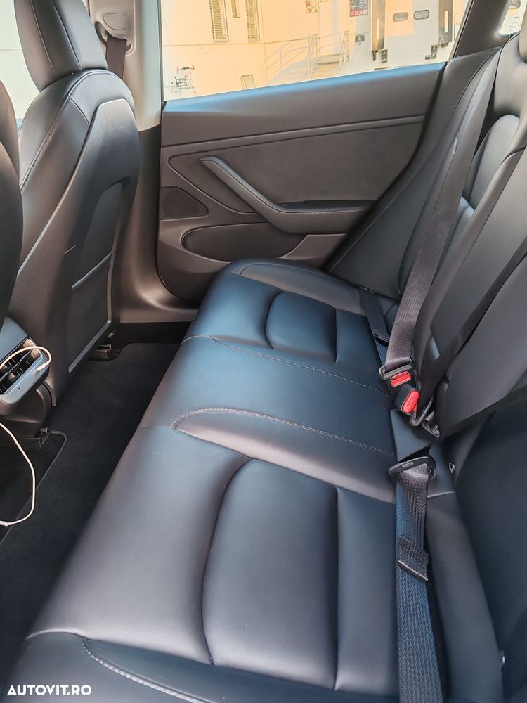 Tesla Model 3 - 10