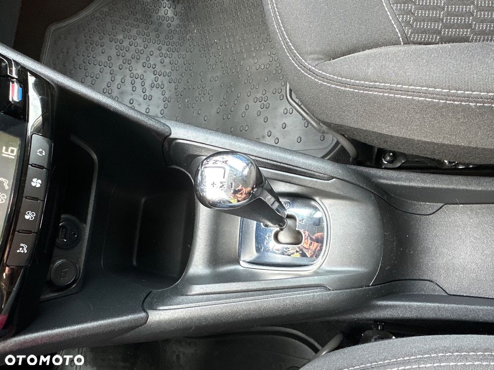 Peugeot 208 - 30