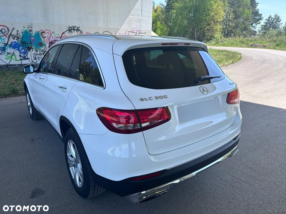 Mercedes-Benz GLC 300 4Matic 9G-TRONIC - 11