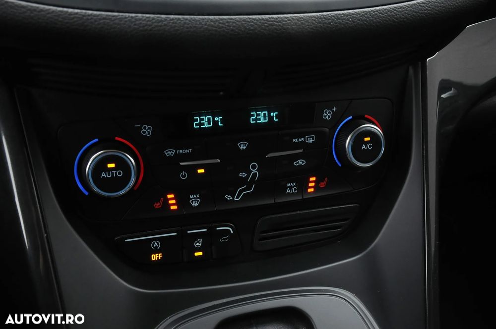 Ford Kuga 2.0 TDCi 4WD Powershift ST-Line - 25