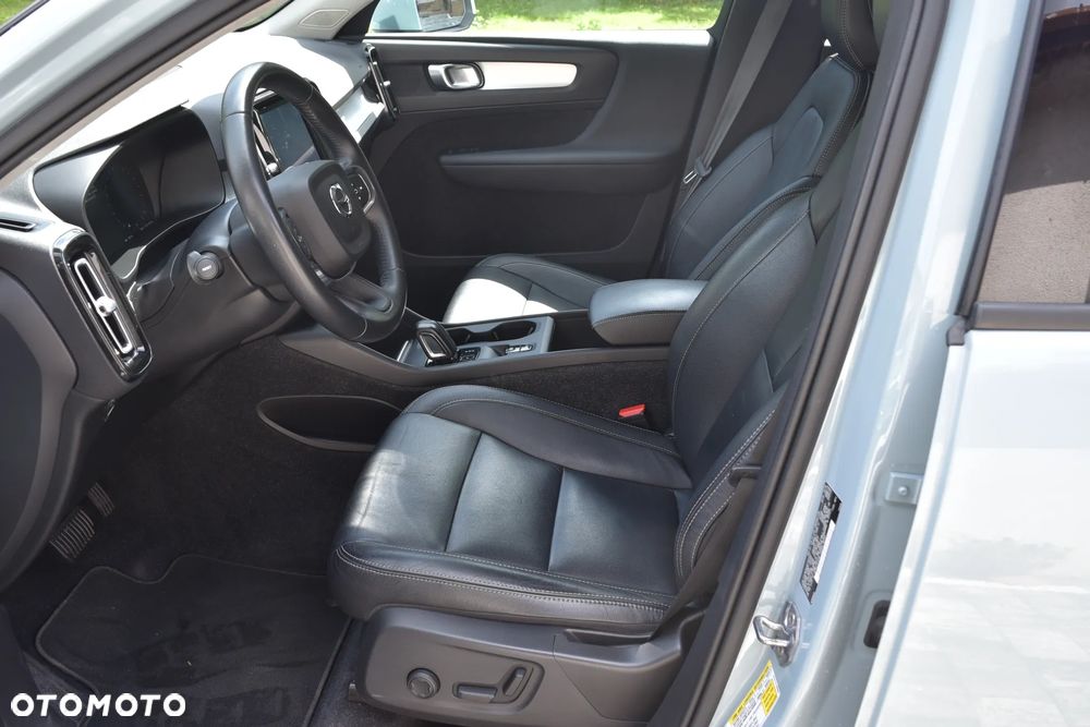 Volvo XC 40 T5 AWD Geartronic Momentum Pro - 25