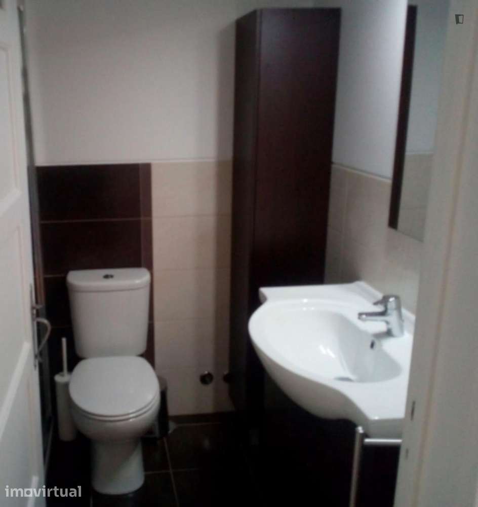 Quarto - localizado em Entrecampos Lisbon - Όψη 4