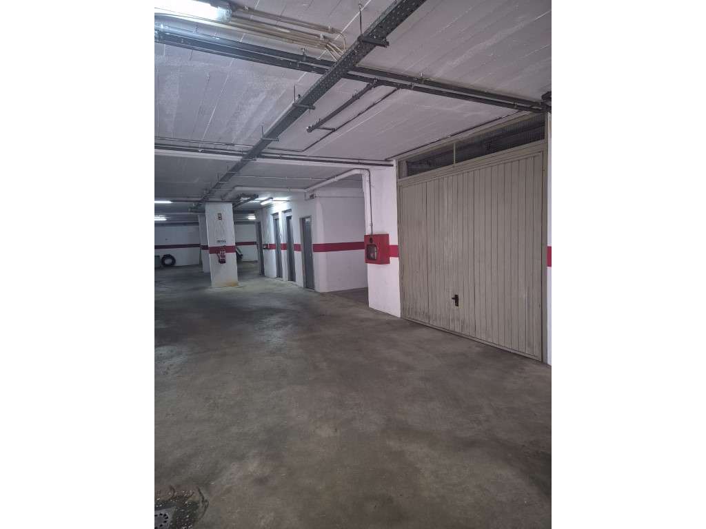 Garagem Espetacular na Tapada Das Mercês, Sintra , com carregador p... - Grande imagem: 5/12