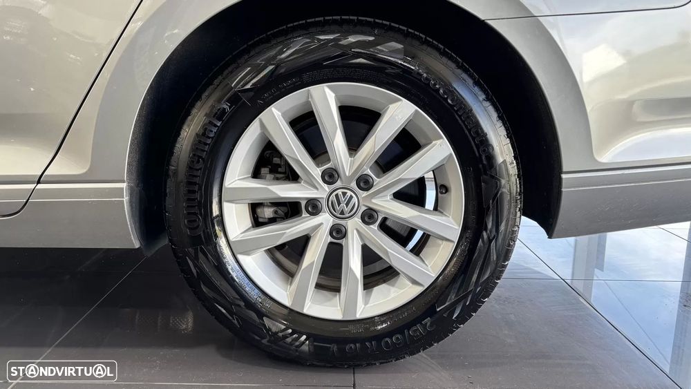 VW Passat 2.0 TDI Confortline - 27