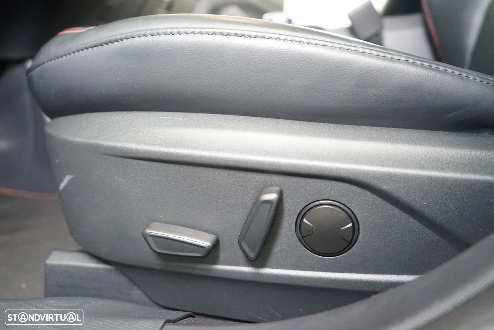 Ford Mustang Mach-E - 23