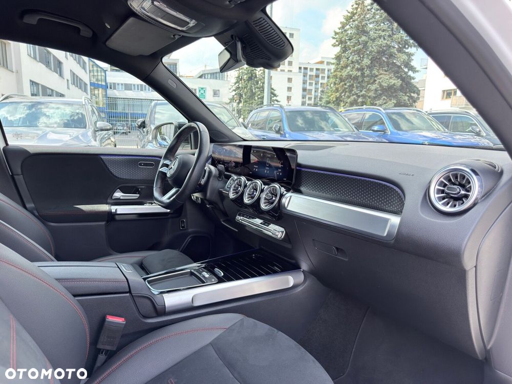 Mercedes-Benz GLB - 33