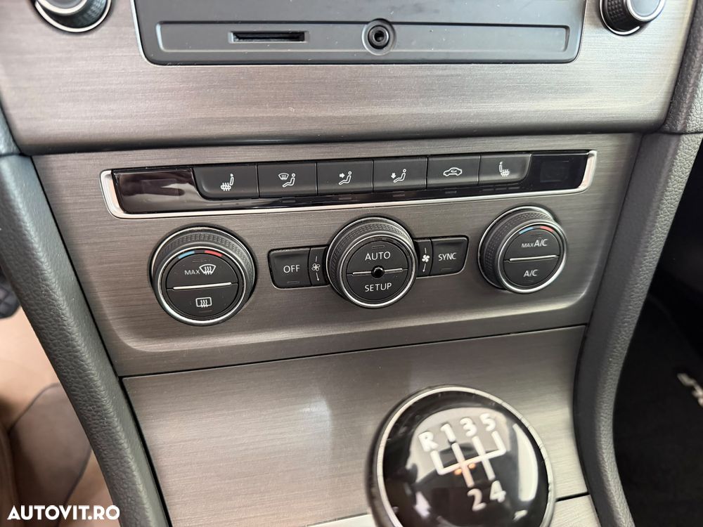 Volkswagen Golf - 10