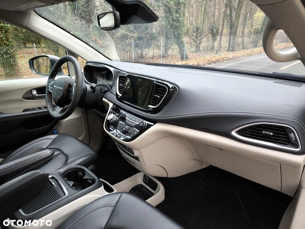 Chrysler Pacifica - 9