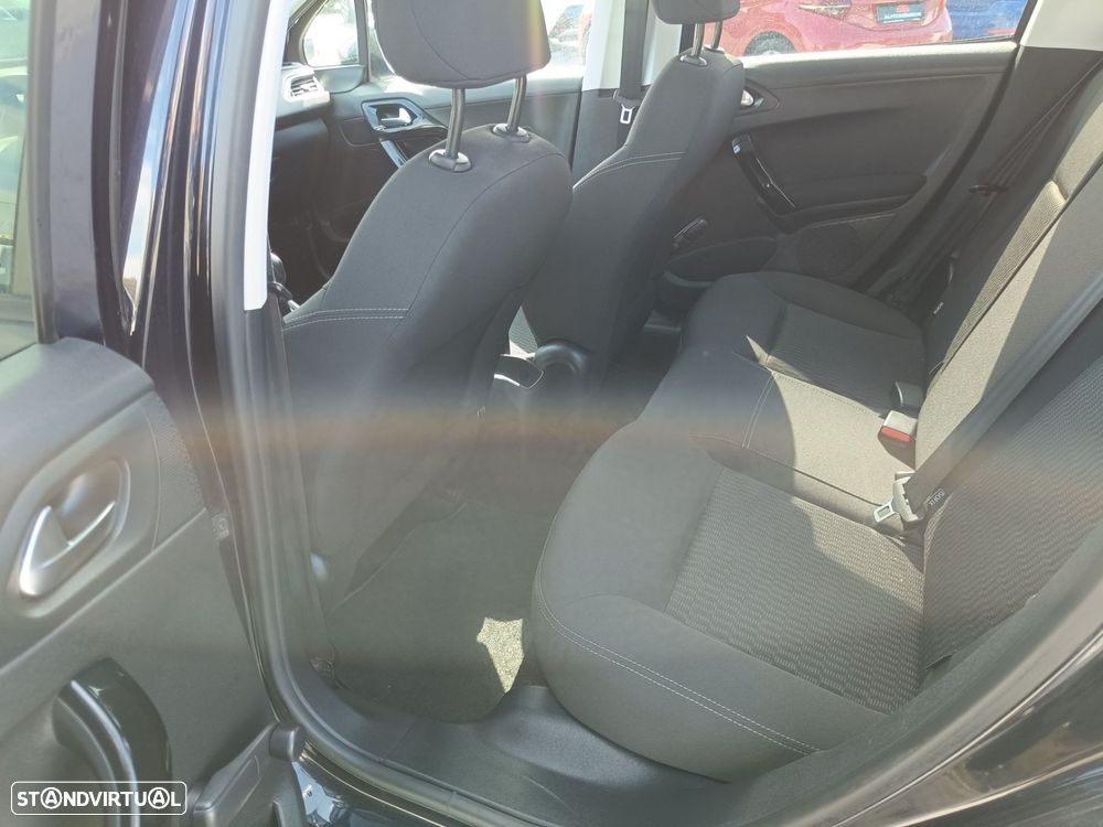 Peugeot 208 1.2 VTi SE Style - 13