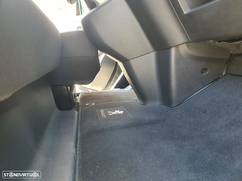 Peugeot Traveller 1.5 BlueHDi L2H1 Standard - 12