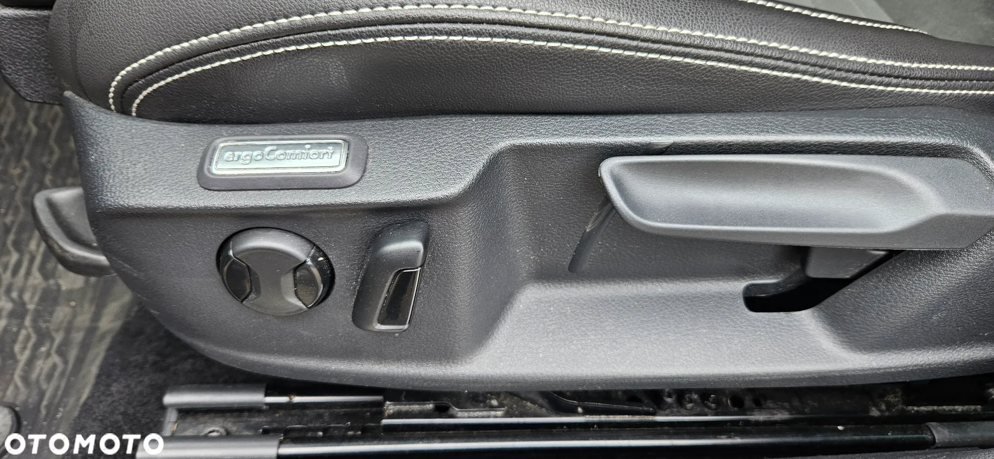 Volkswagen Passat Variant 2.0 TDI SCR DSG 4Motion Elegance - 36