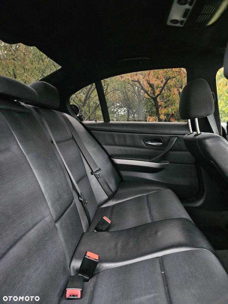 BMW Seria 3 330i - 12