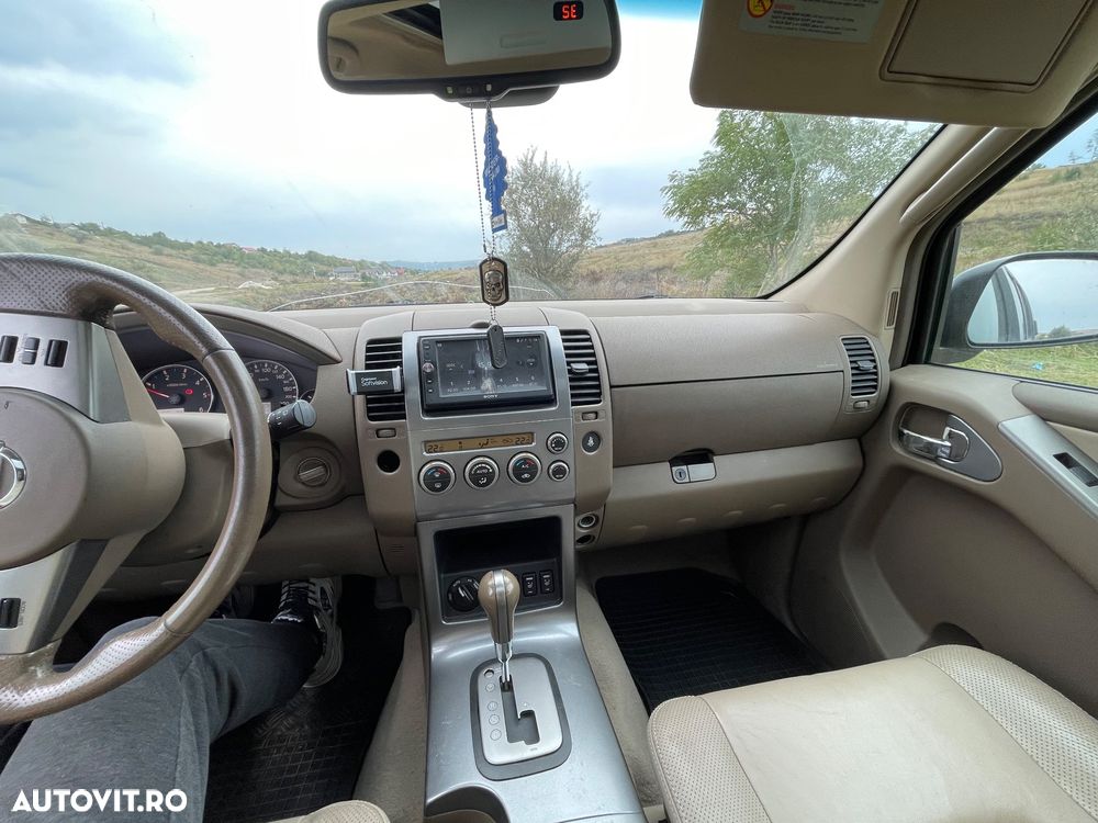 Nissan Pathfinder - 16