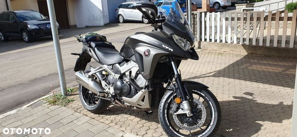 Honda VFR - 2